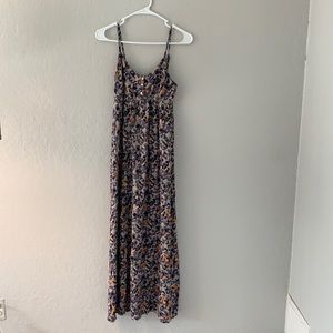 Pretty summer maxi dress! Size small